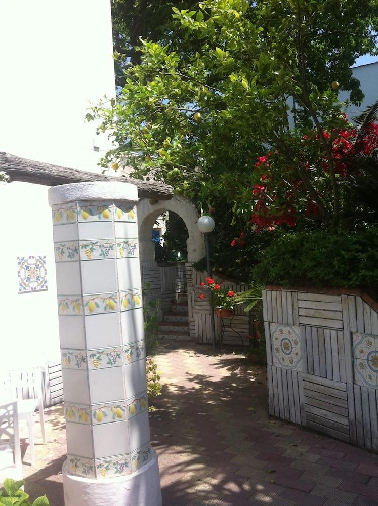 Piccolo Tirreno Hotel Residence Procida Esterno foto