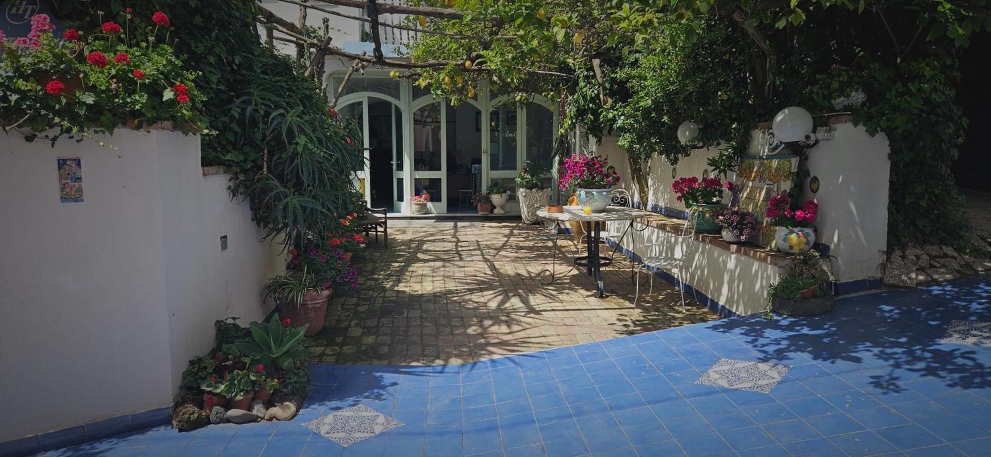 Piccolo Tirreno Hotel Residence Procida Esterno foto