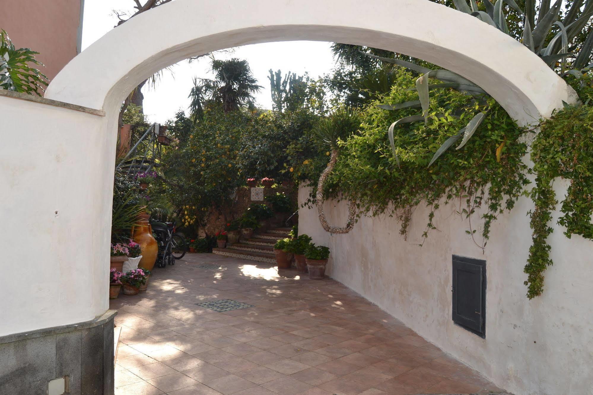 Piccolo Tirreno Hotel Residence Procida Esterno foto